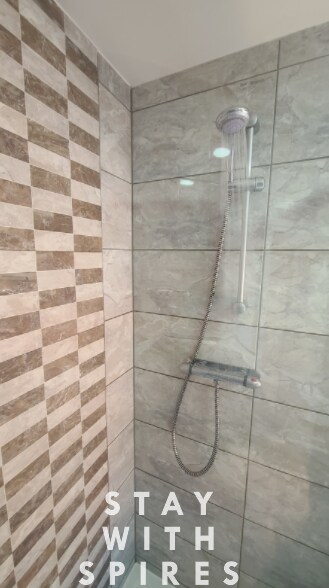 View The Lodge 3 Ensuite Bedrooms near Cannock Chase 2 in 603 Littleworth Rd WS12 1QQ The Lodge 3 Ensuite Bedrooms near Cannock Chase 2 in 603 Littleworth Rd WS12 1QQ - Property image 79 - VivreStays
