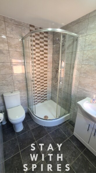 View The Lodge 3 Ensuite Bedrooms near Cannock Chase 2 in 603 Littleworth Rd WS12 1QQ The Lodge 3 Ensuite Bedrooms near Cannock Chase 2 in 603 Littleworth Rd WS12 1QQ - Property image 88 - VivreStays