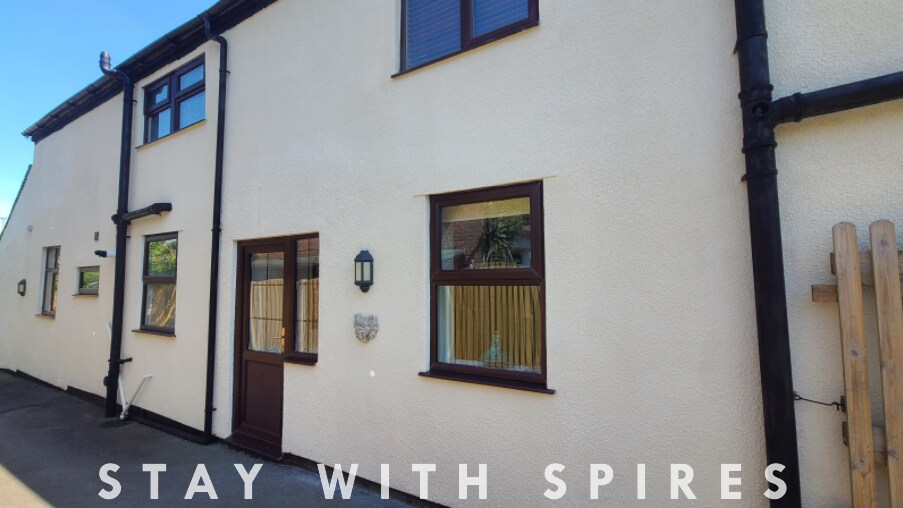 View The Lodge 3 Ensuite Bedrooms near Cannock Chase 2 in 603 Littleworth Rd WS12 1QQ The Lodge 3 Ensuite Bedrooms near Cannock Chase 2 in 603 Littleworth Rd WS12 1QQ - Property image 91 - VivreStays