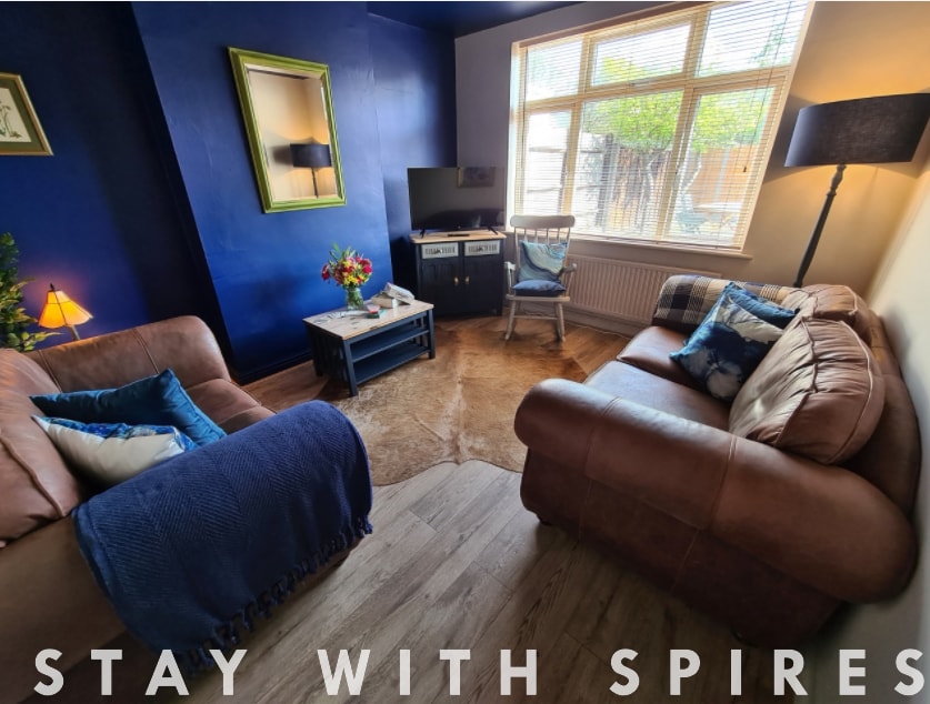 Rumer Hill House near McArthurGlen & Cannock… 2 serviced apartment - Cannock - VivreStays