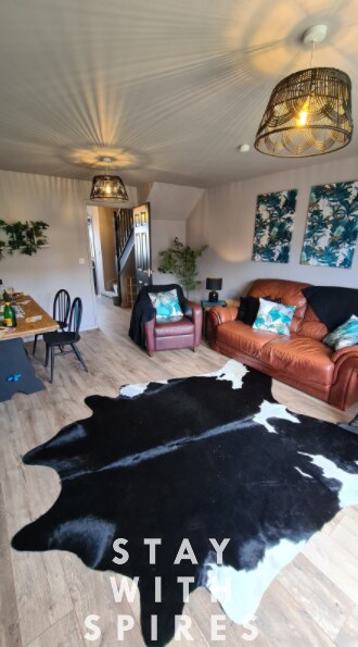 The Farrier's sleeps 4 close to Cannock Chase in 20 Horseshoe Dr WS12 0FT - Property image 2 - VivreStays