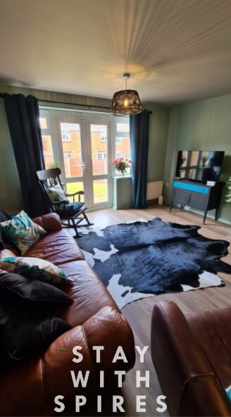 The Farrier's sleeps 4 close to Cannock Chase in 20 Horseshoe Dr WS12 0FT - Property image 4 - VivreStays