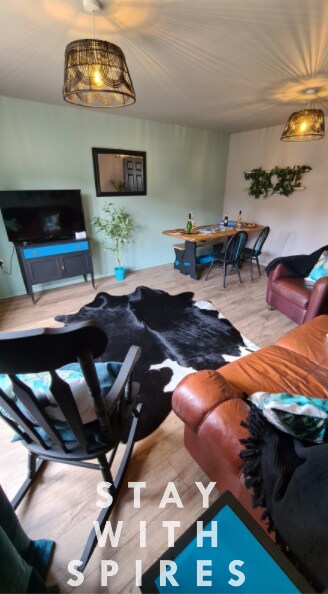 The Farrier's sleeps 4 close to Cannock Chase in 20 Horseshoe Dr WS12 0FT - Property image 5 - VivreStays
