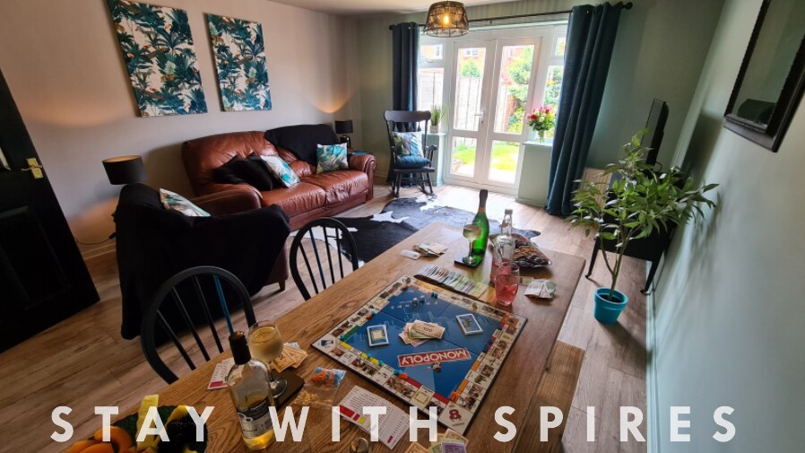 The Farrier's sleeps 4 close to Cannock Chase in 20 Horseshoe Dr WS12 0FT - Property image 10 - VivreStays