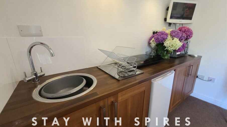 The Garden Room Studio apartment sleeps 2 in 603 Littleworth Rd WS12 1QQ - Property image 4 - VivreStays