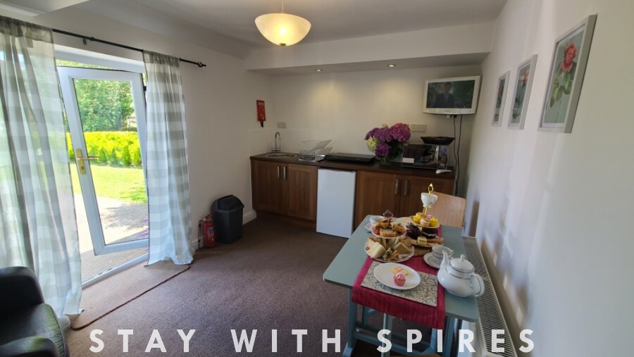 The Garden Room Studio apartment sleeps 2 in 603 Littleworth Rd WS12 1QQ - Property image 12 - VivreStays