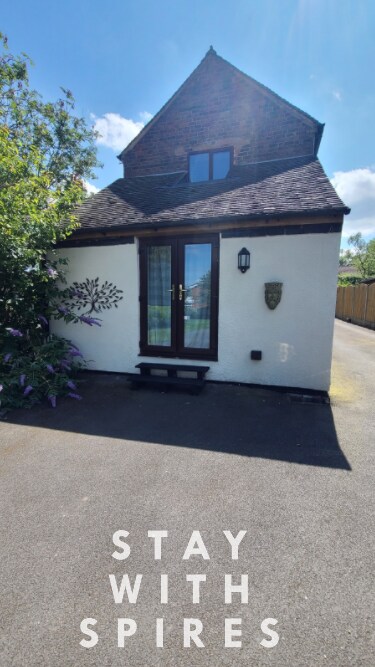 The Garden Room Studio apartment sleeps 2 in 603 Littleworth Rd WS12 1QQ - Property image 28 - VivreStays
