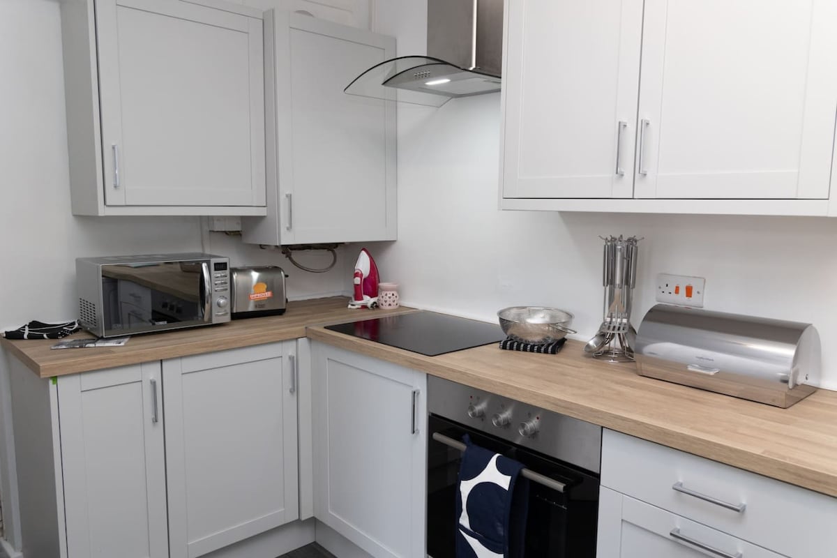 The Standhouse @ Radcliffe 2 in 131 Stand Ln M26 1JR - Property image 5 - VivreStays