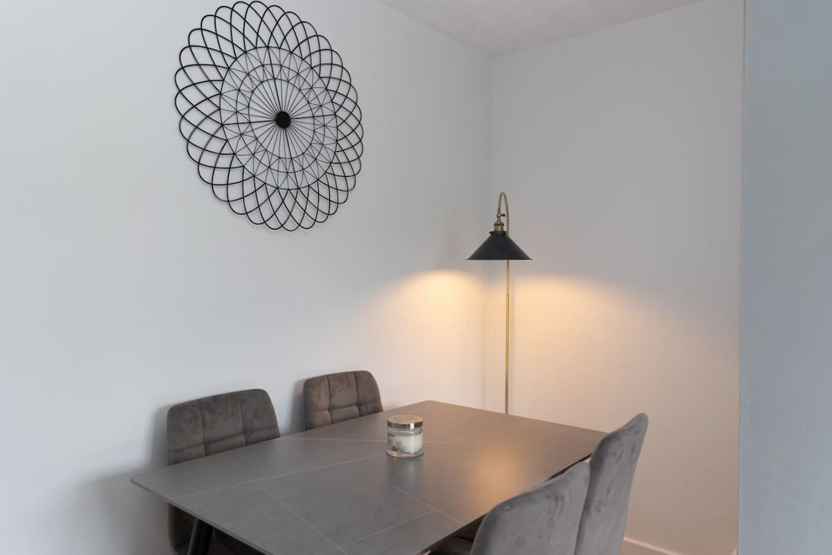 The Standhouse @ Radcliffe 2 in 131 Stand Ln M26 1JR - Property image 8 - VivreStays