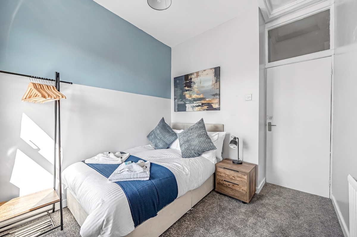 StayMinorca @ Bolton 2 in 9 Minorca St BL3 6PP - Property image 3 - VivreStays