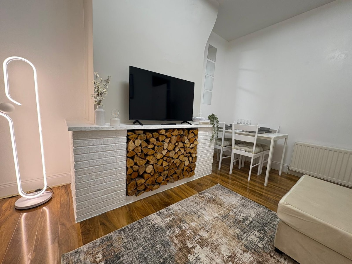 2BR Flat | Parking | Wi-Fi | Near metro Centre 2 in 19 Faraday Grove NE8 4UL - Property image 4 - VivreStays