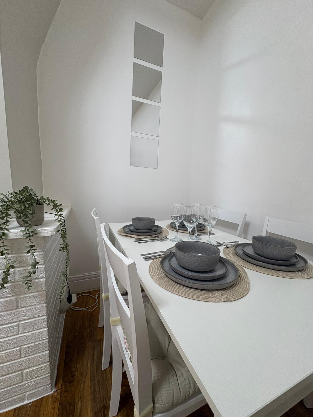 2BR Flat | Parking | Wi-Fi | Near metro Centre 2 in 19 Faraday Grove NE8 4UL - Property image 5 - VivreStays