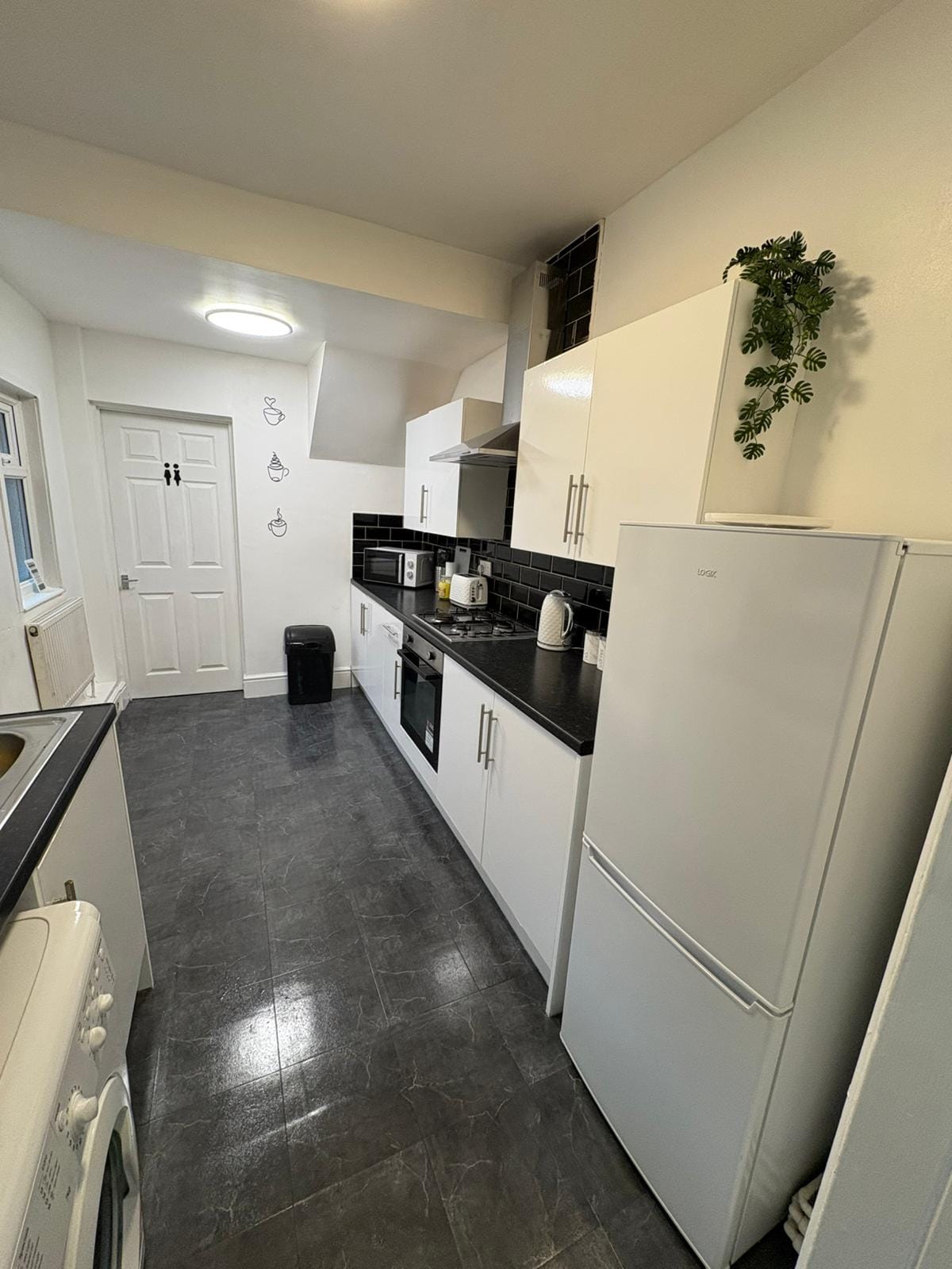 2BR Flat | Parking | Wi-Fi | Near metro Centre 2 in 19 Faraday Grove NE8 4UL - Property image 10 - VivreStays