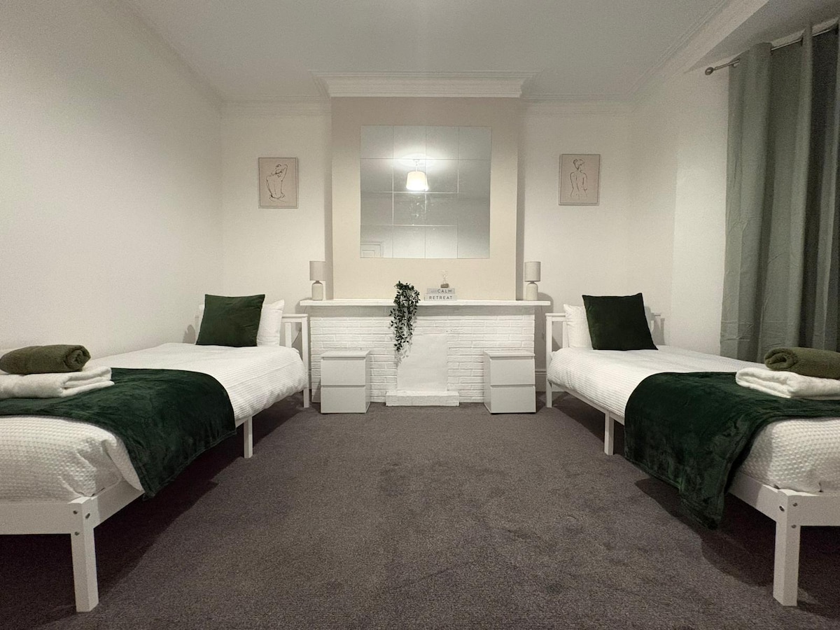 2BR Flat | Parking | Wi-Fi | Near metro Centre 2 in 19 Faraday Grove NE8 4UL - Property image 14 - VivreStays