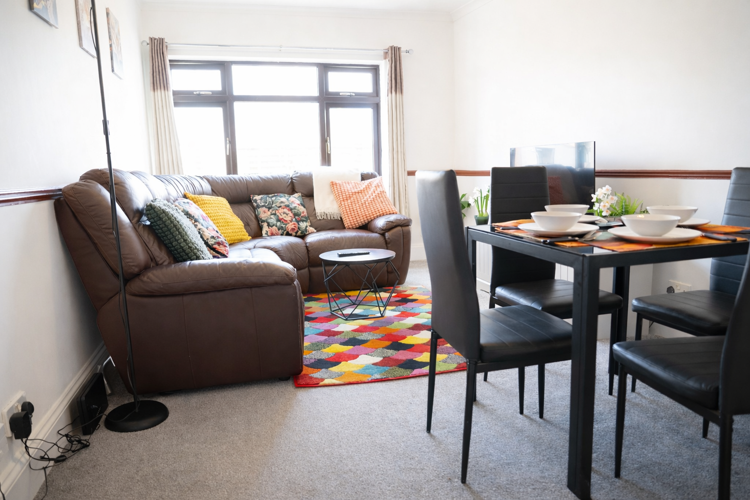 Sunny Beachside Apt with Free Parking 2 serviced apartment - Southend-on-Sea - VivreStays