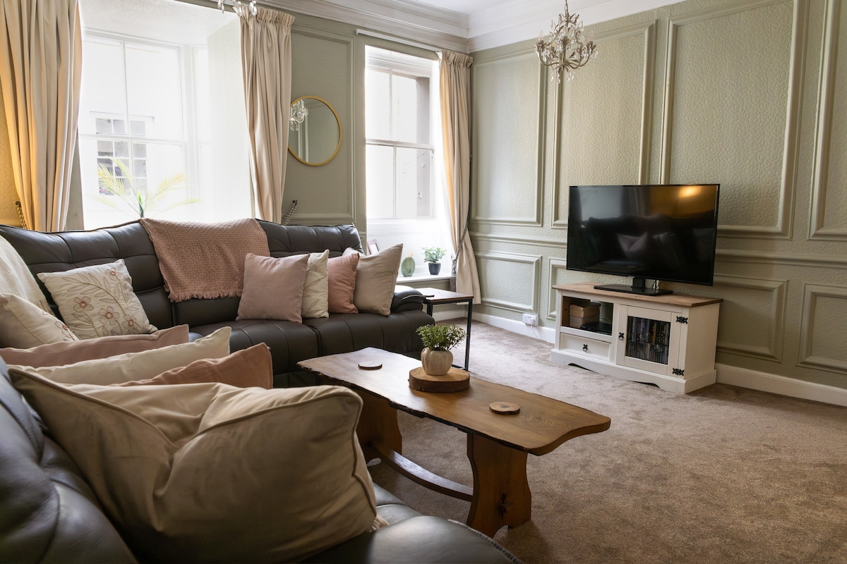 Castlegate House | Period Charm Elevated Comfort 2 serviced apartment - UK - VivreStays