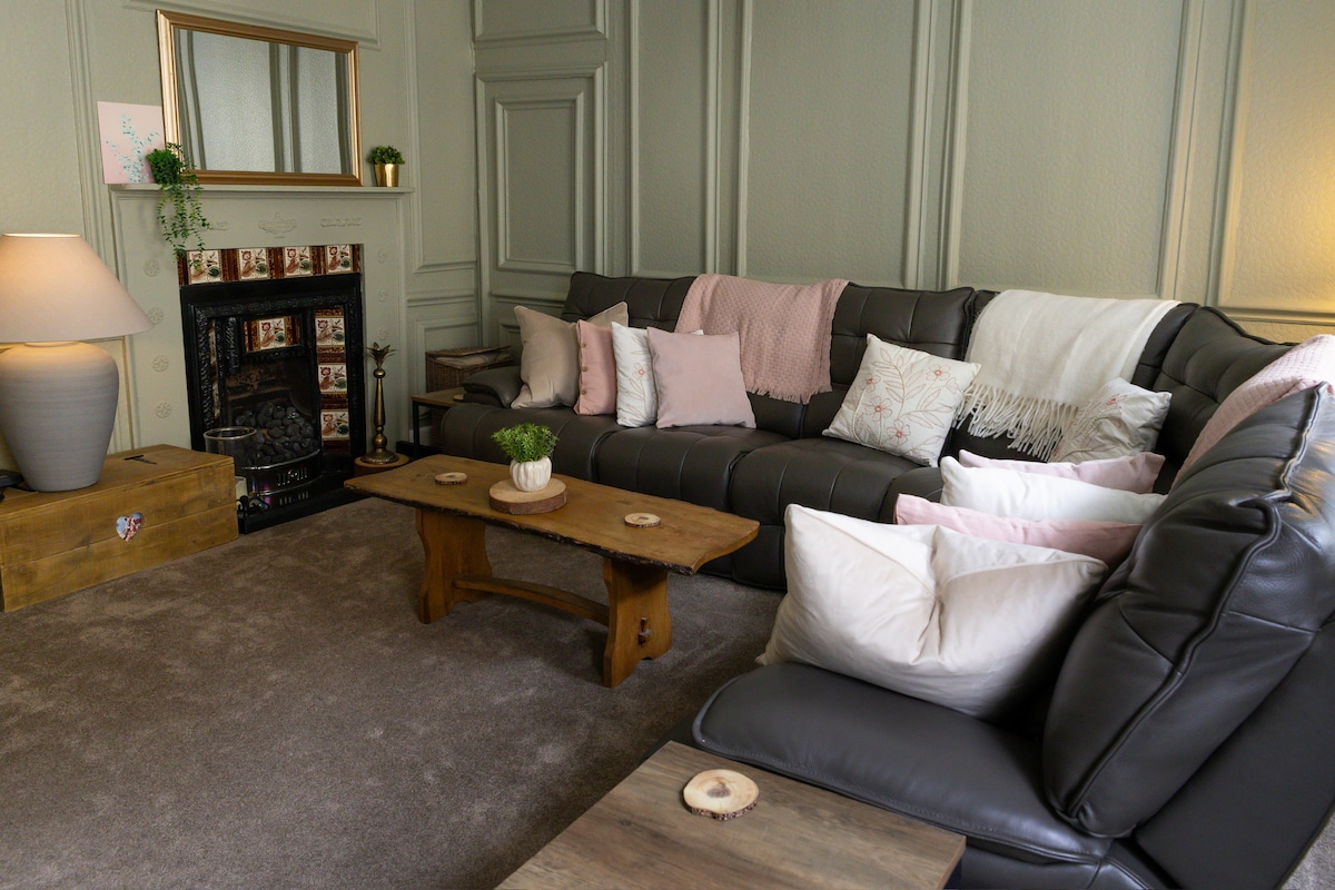 Castlegate House | Period Charm Elevated Comfort 2 in 4 Castlegate CA13 9EU - Property image 2 - VivreStays