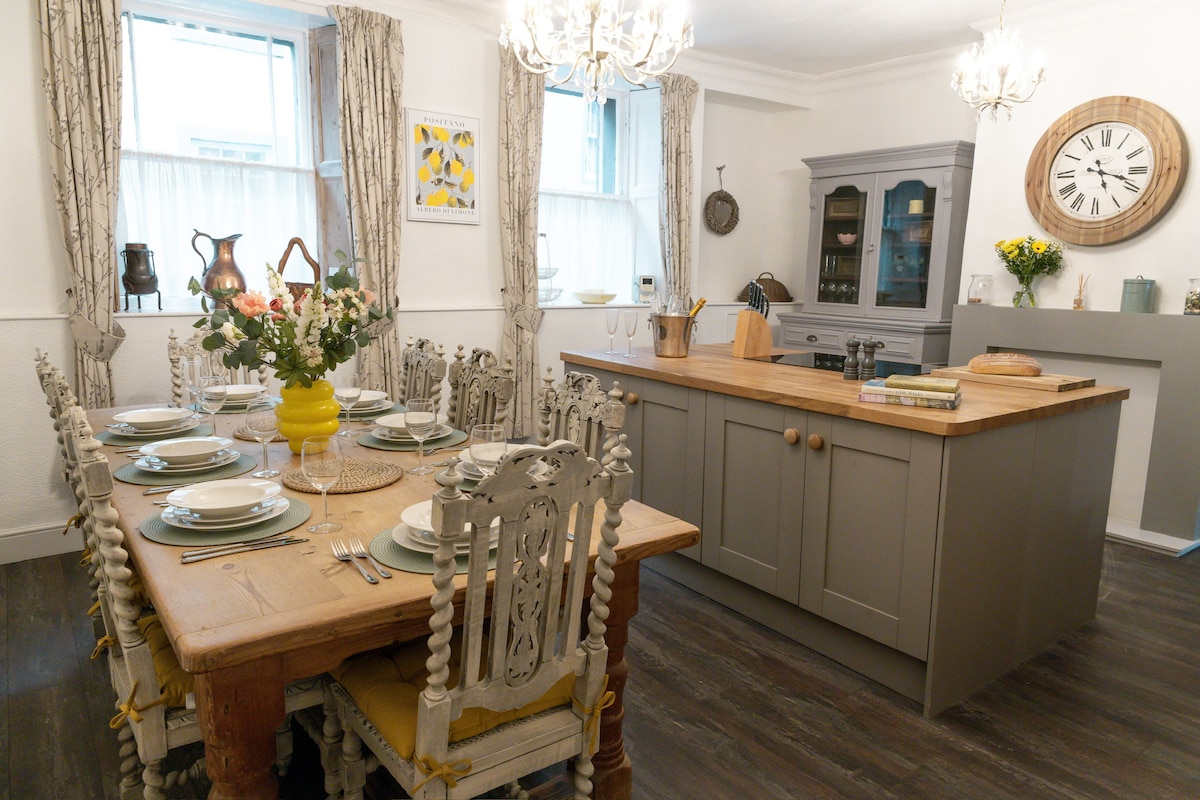 Castlegate House | Period Charm Elevated Comfort 2 in 4 Castlegate CA13 9EU - Property image 8 - VivreStays