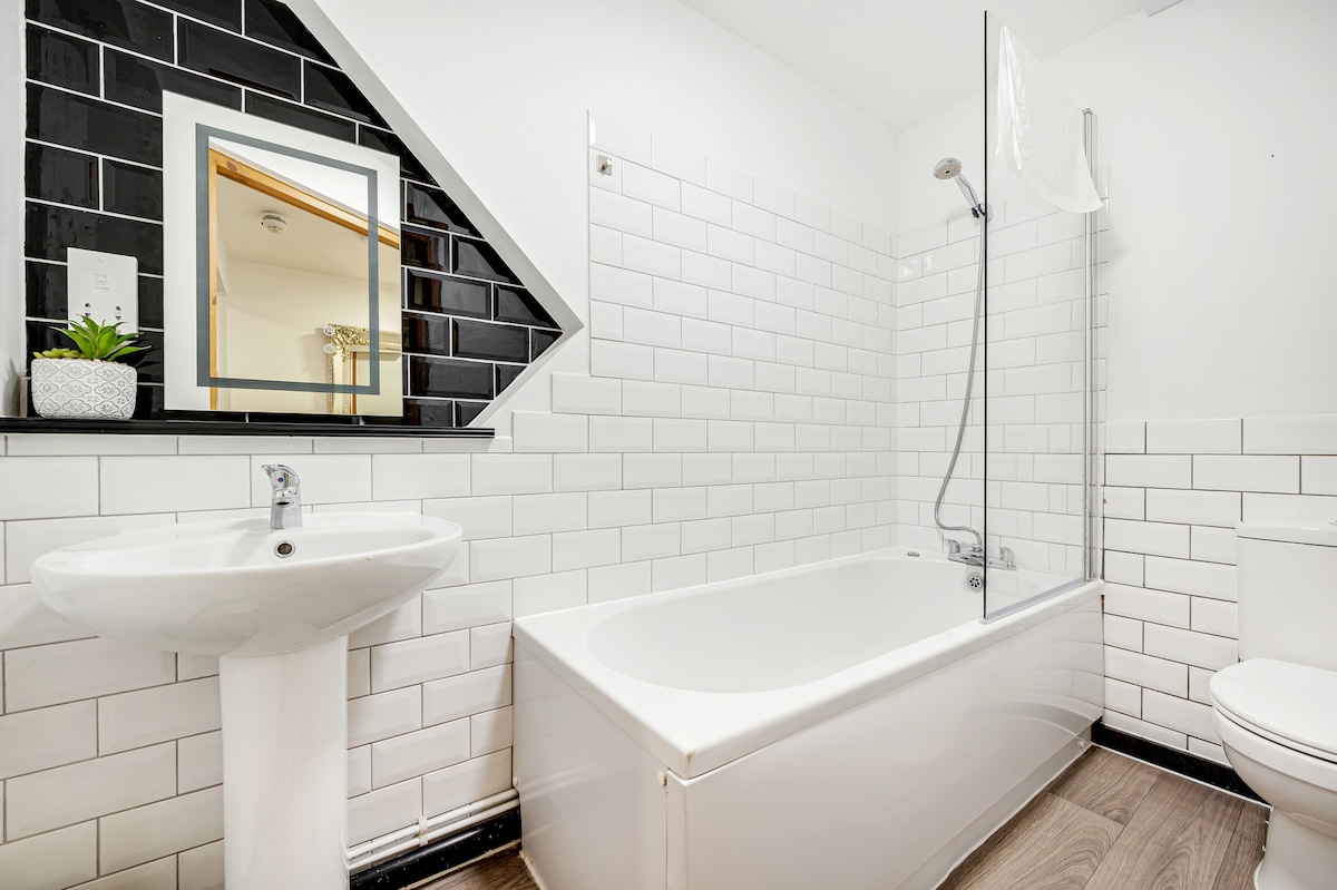 Luna Church 8 @ Blackpool 2 in 1a Lune Grove FY1 5PL - Property image 22 - VivreStays