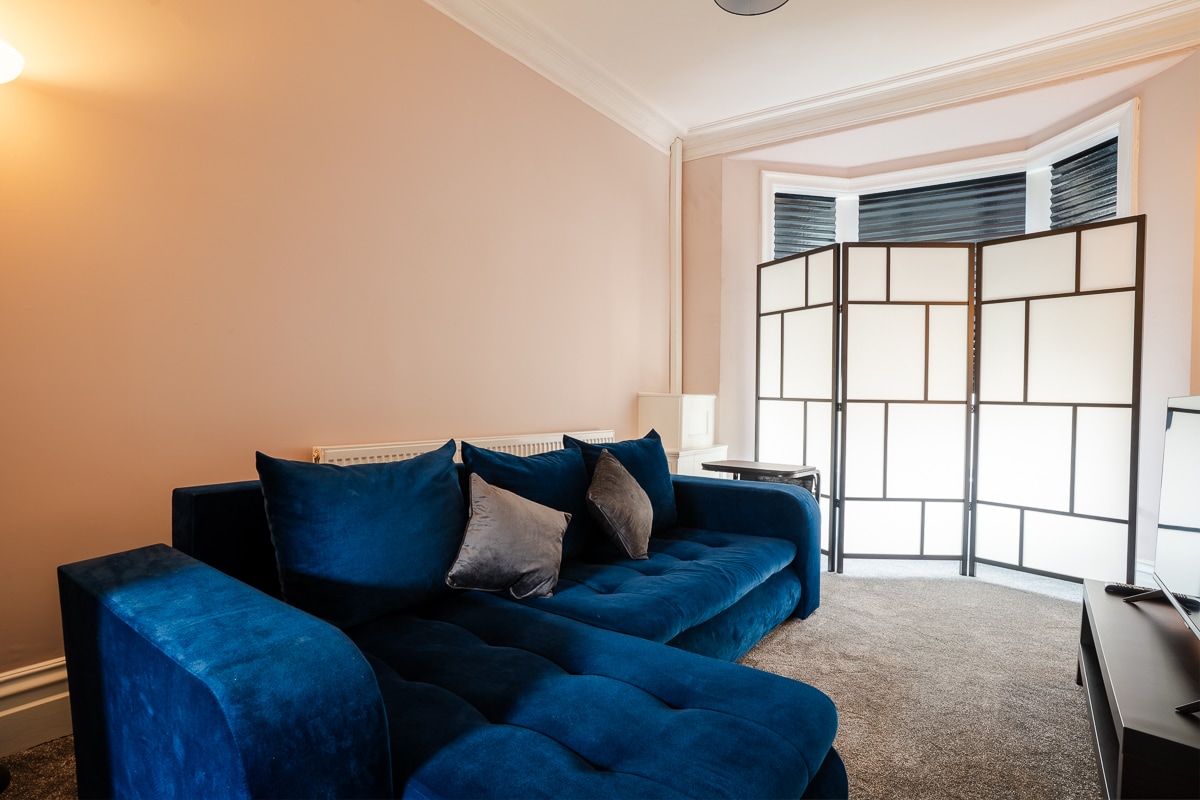 Relax at Raglan @ Burnley 3BR Home | Parking in 80 Raglan Rd BB11 4LD - Property image 2 - VivreStays