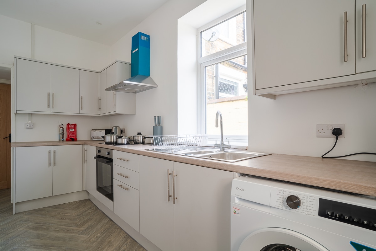 Relax at Raglan @ Burnley 3BR Home | Parking in 80 Raglan Rd BB11 4LD - Property image 6 - VivreStays