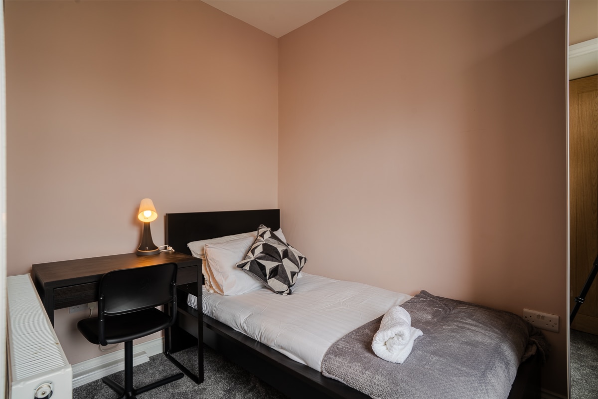 Relax at Raglan @ Burnley 3BR Home | Parking in 80 Raglan Rd BB11 4LD - Property image 11 - VivreStays