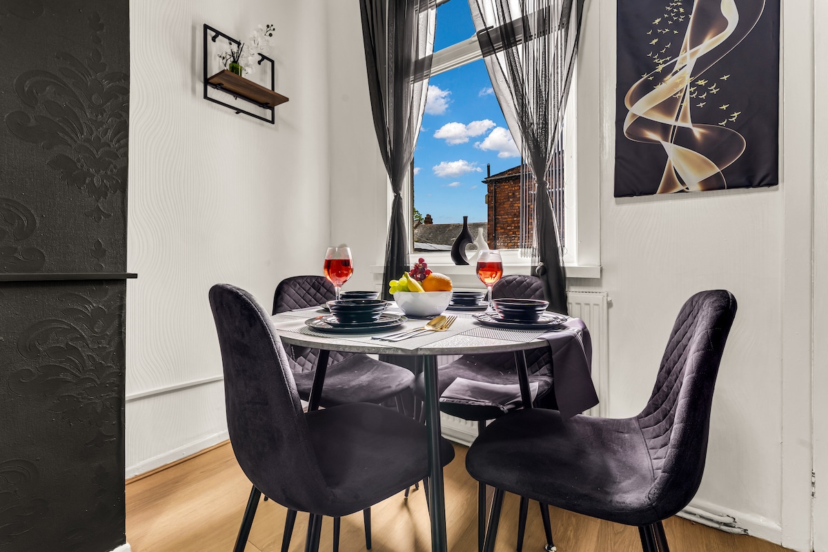 Beautiful 4BD Wigan-Free Parking - Wi‑Fi - Ensuite in 57 Brookhouse St WN1 3EY - Property image 10 - VivreStays