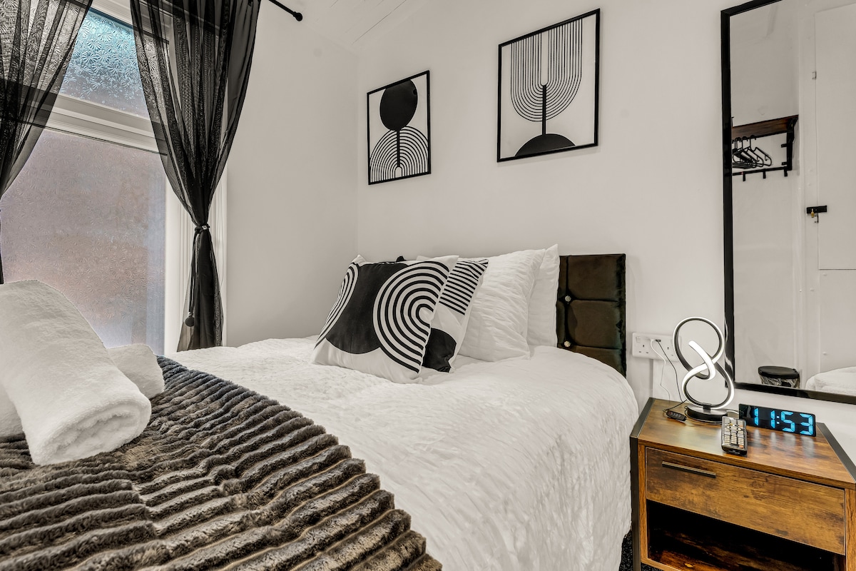 Beautiful 4BD Wigan-Free Parking - Wi‑Fi - Ensuite in 57 Brookhouse St WN1 3EY - Property image 12 - VivreStays