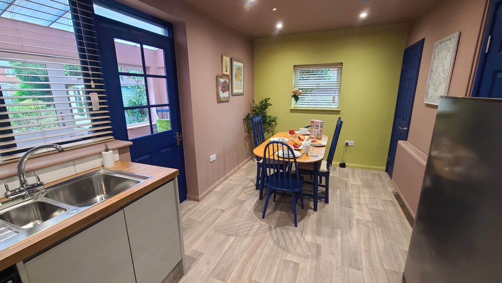 Dove Tails, 3 bedrooms near Uttoxeter Racecourse in 27 Northfield Ave ST14 5LE - Property image 2 - VivreStays