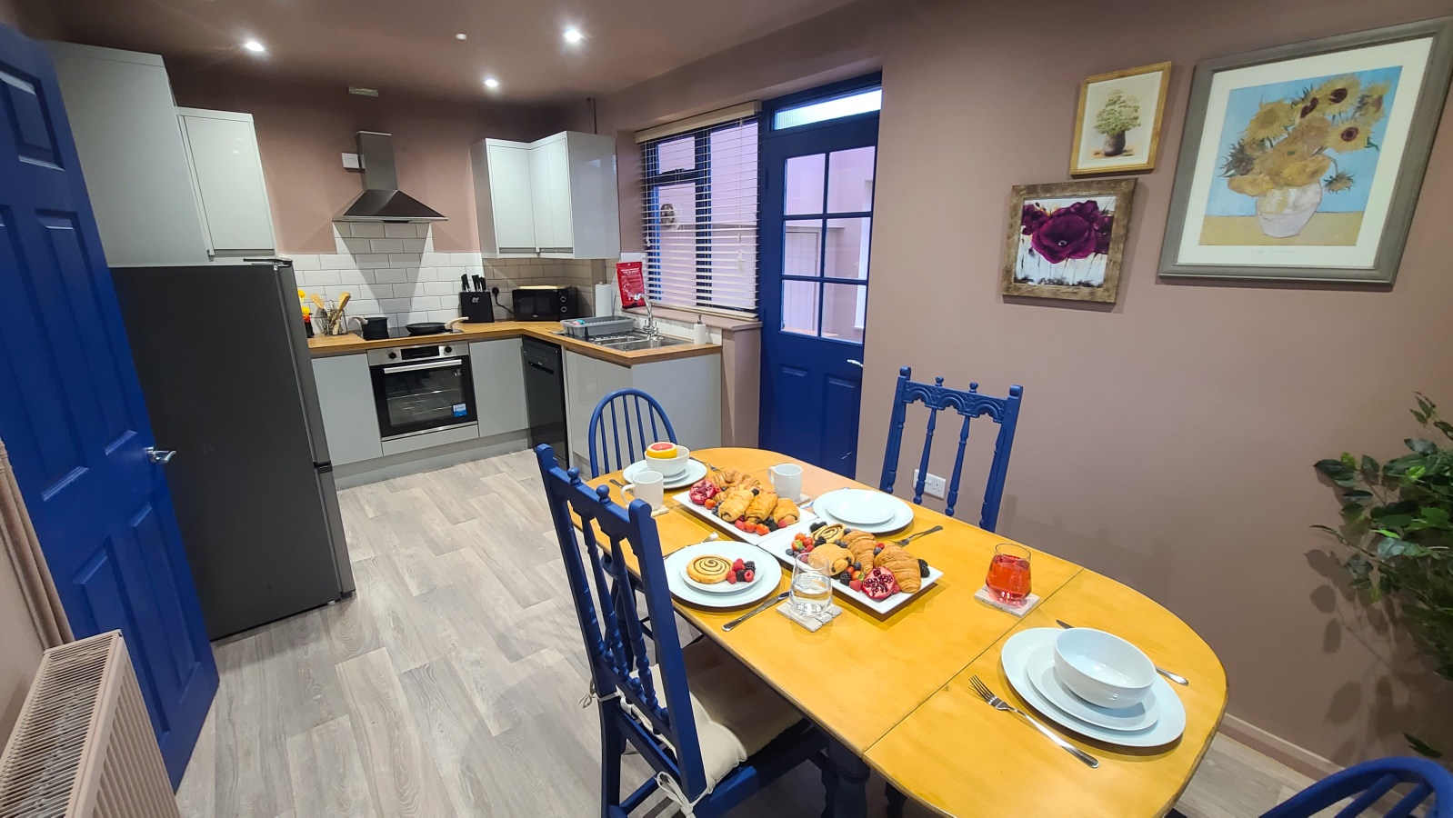 Dove Tails, 3 bedrooms near Uttoxeter Racecourse in 27 Northfield Ave ST14 5LE - Property image 8 - VivreStays