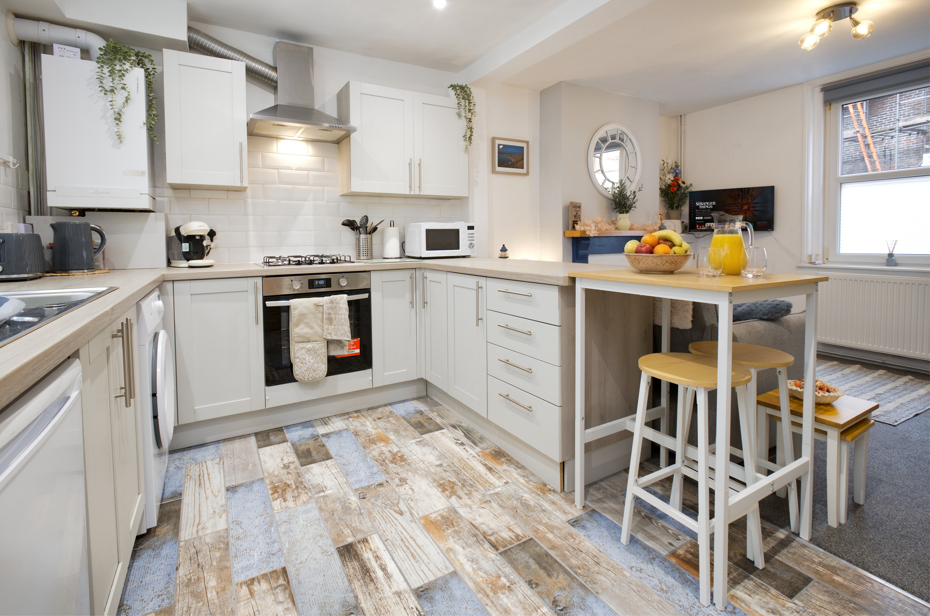 Harbour Reach – Coastal Stay by the Harbour in 3 Helen Ln DT4 8AX - Property image 3 - VivreStays
