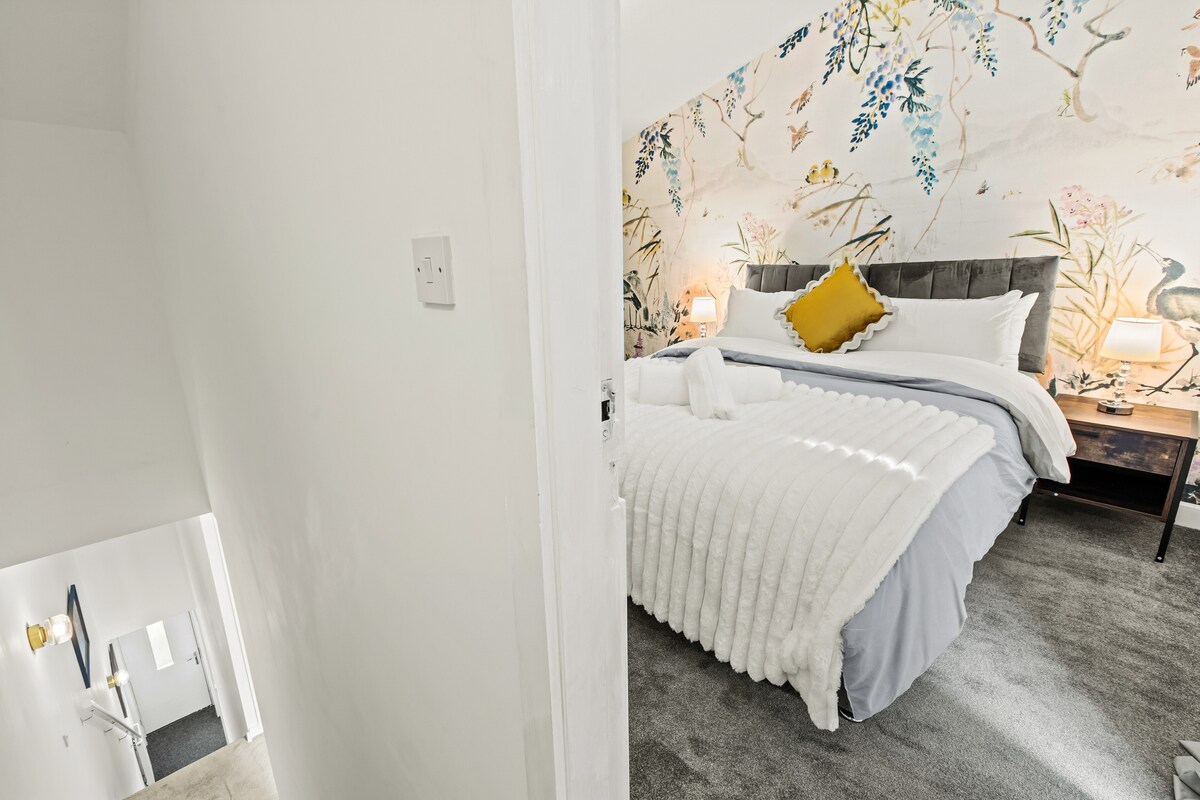 7 - Bed Home, secure parking, Salford Quays in 11 Radclyffe Mews M5 3GD - Property image 7 - VivreStays