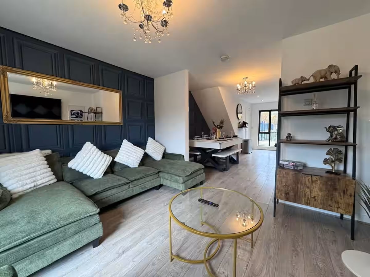 7 - Bed Home, secure parking, Salford Quays serviced apartment - Salford - VivreStays