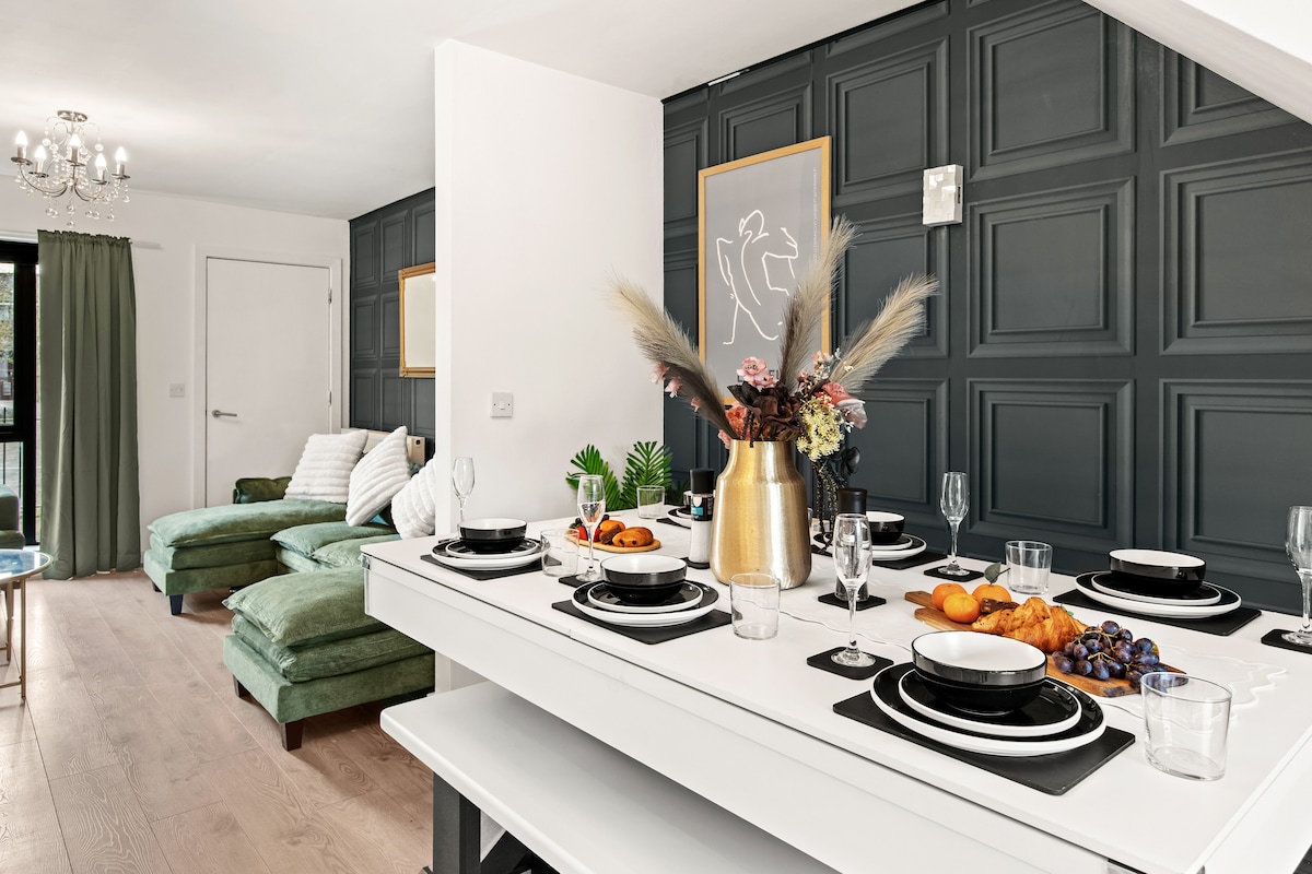 7 - Bed Home, secure parking, Salford Quays in 11 Radclyffe Mews M5 3GD - Property image 15 - VivreStays