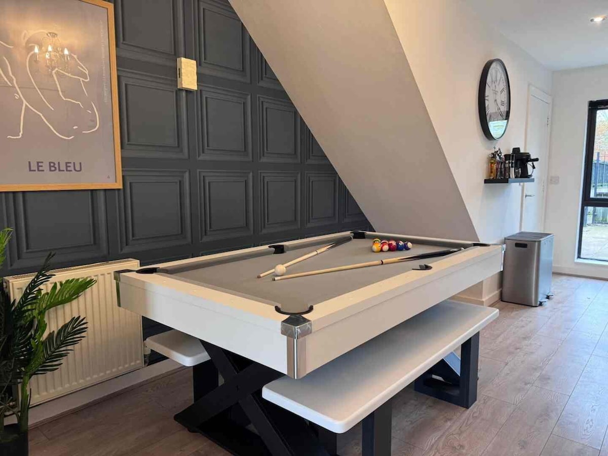 7 - Bed Home, secure parking, Salford Quays in 11 Radclyffe Mews M5 3GD - Property image 21 - VivreStays