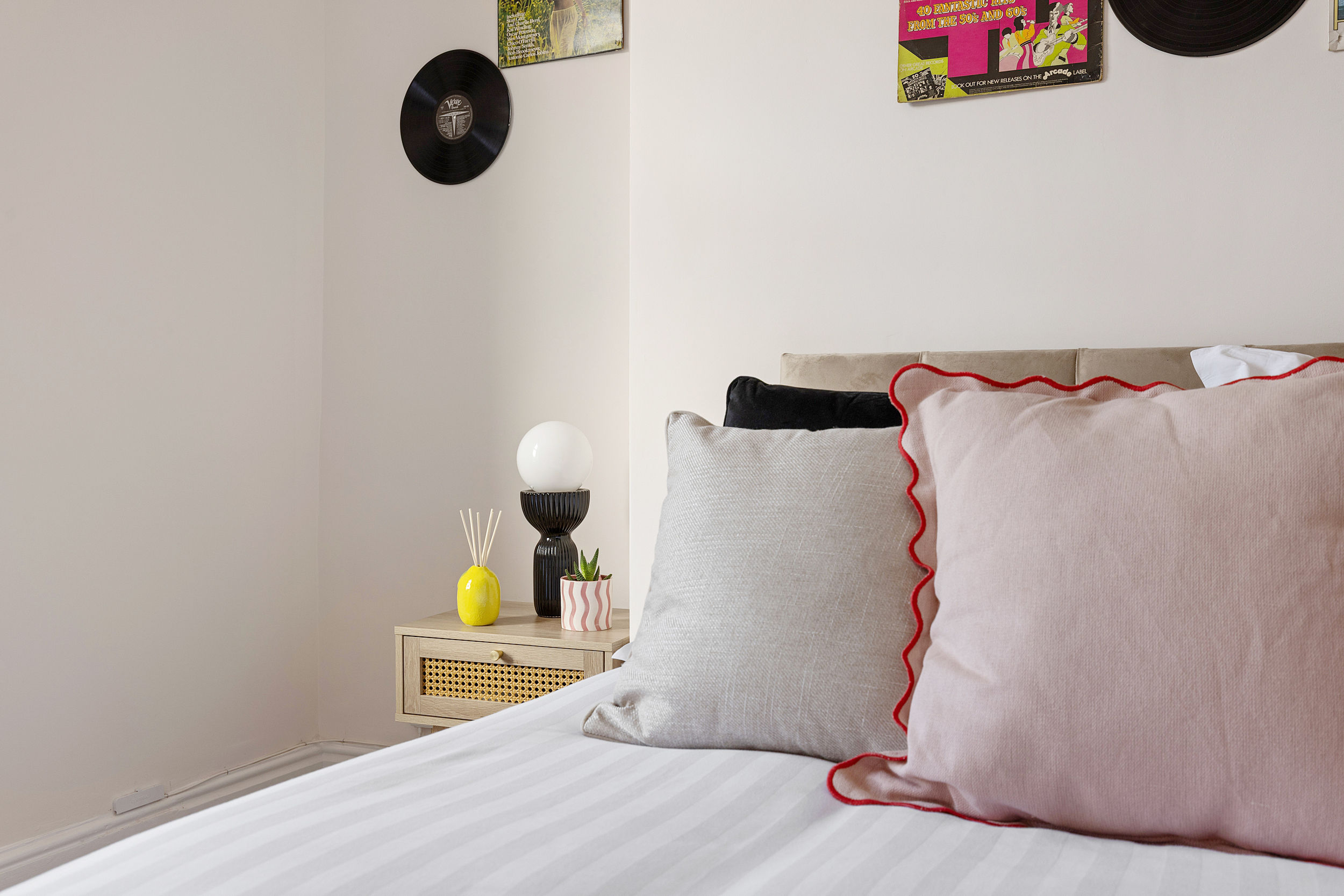 5 Bed Townhouse | 1 min to Convention Centre 2 in 44 Cheltenham Mount HG1 1BY - Property image 13 - VivreStays