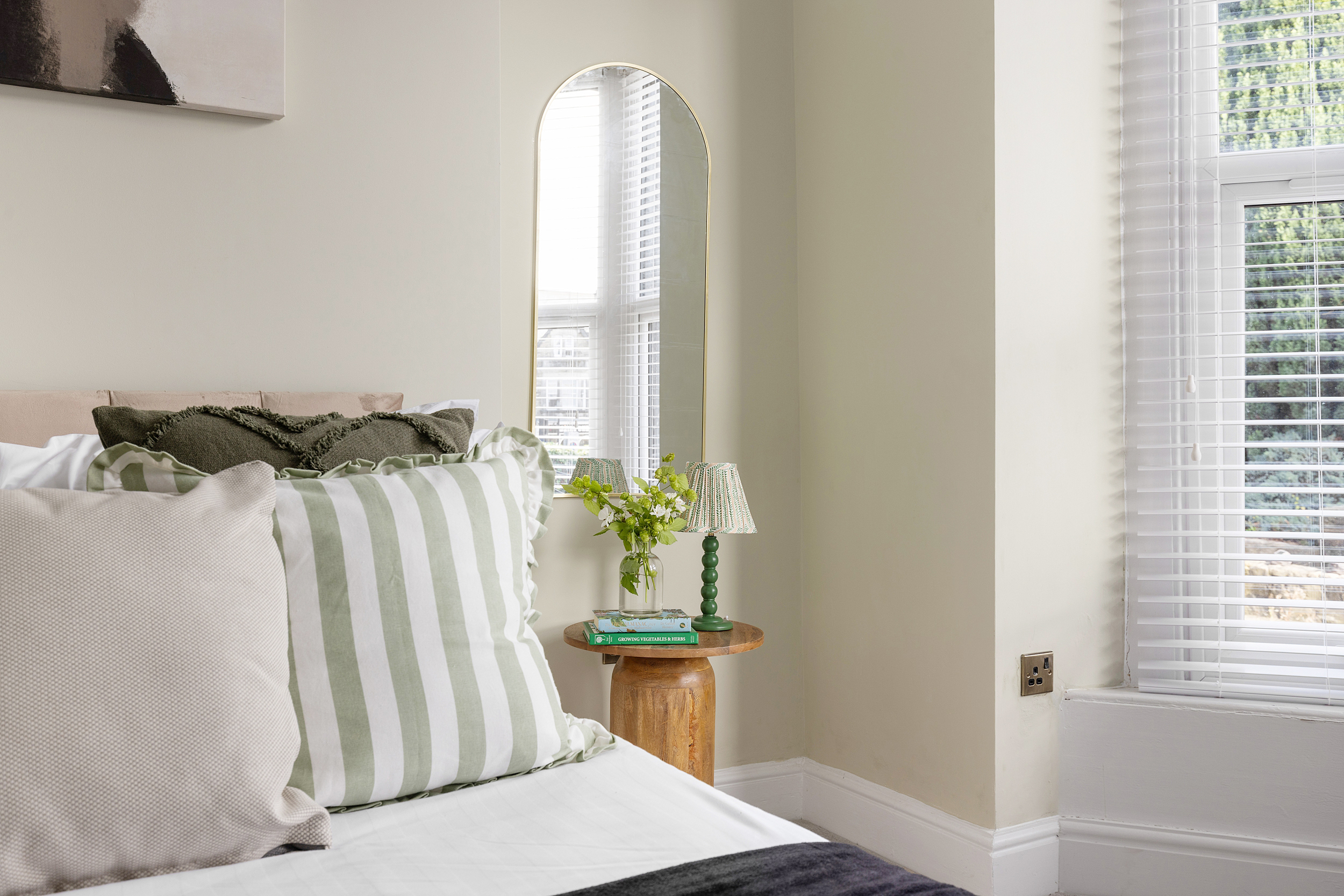 5 Bed Townhouse | 1 min to Convention Centre 2 in 44 Cheltenham Mount HG1 1BY - Property image 14 - VivreStays