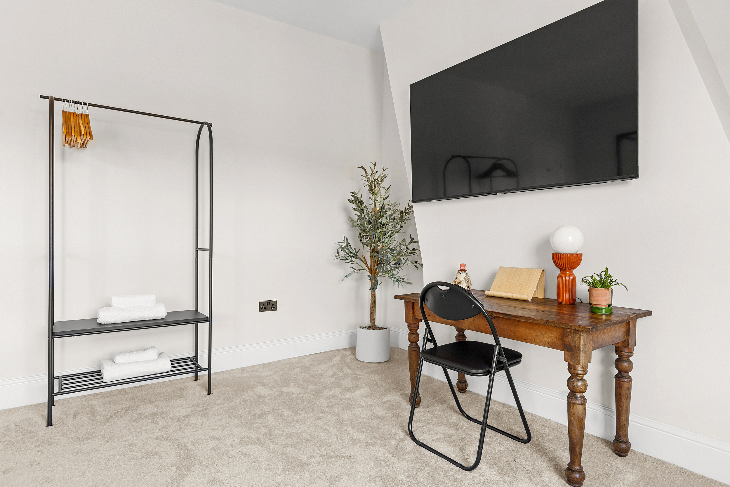 5 Bed Townhouse | 1 min to Convention Centre 2 in 44 Cheltenham Mount HG1 1BY - Property image 33 - VivreStays